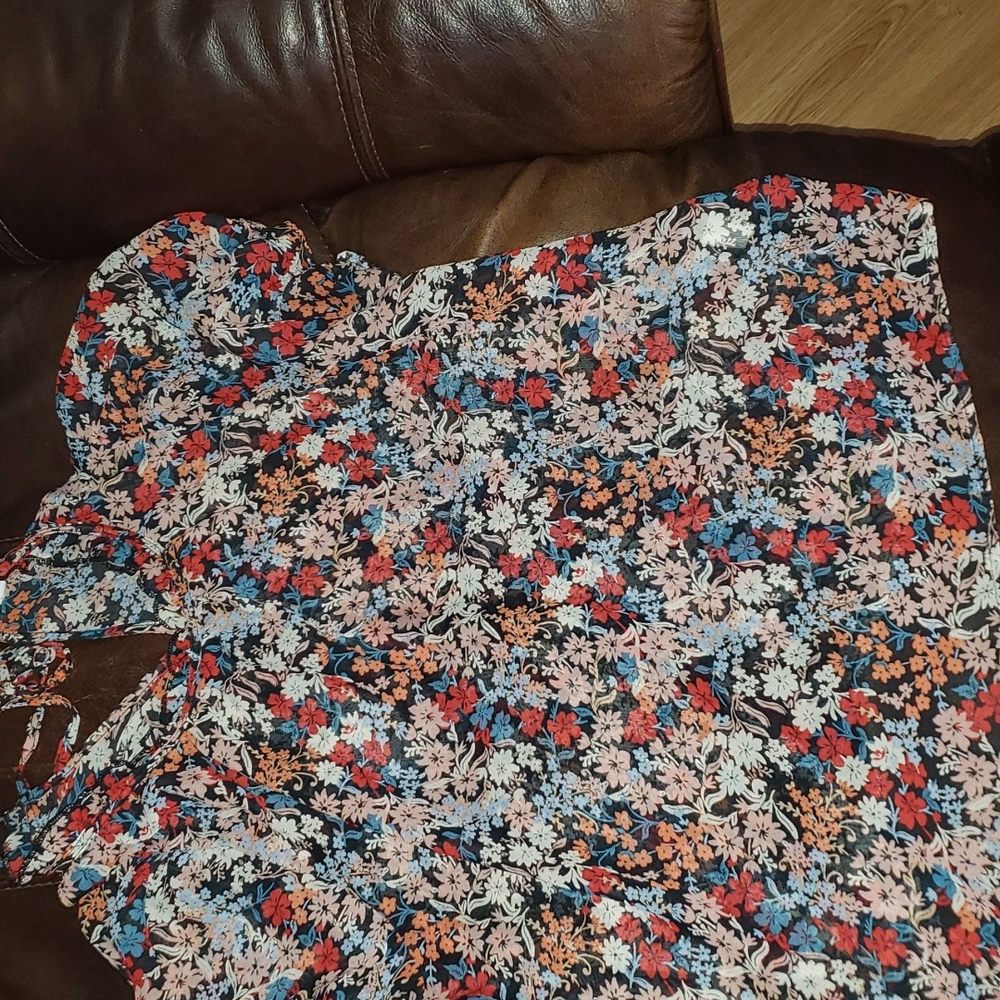 Medium floral sheer blouse